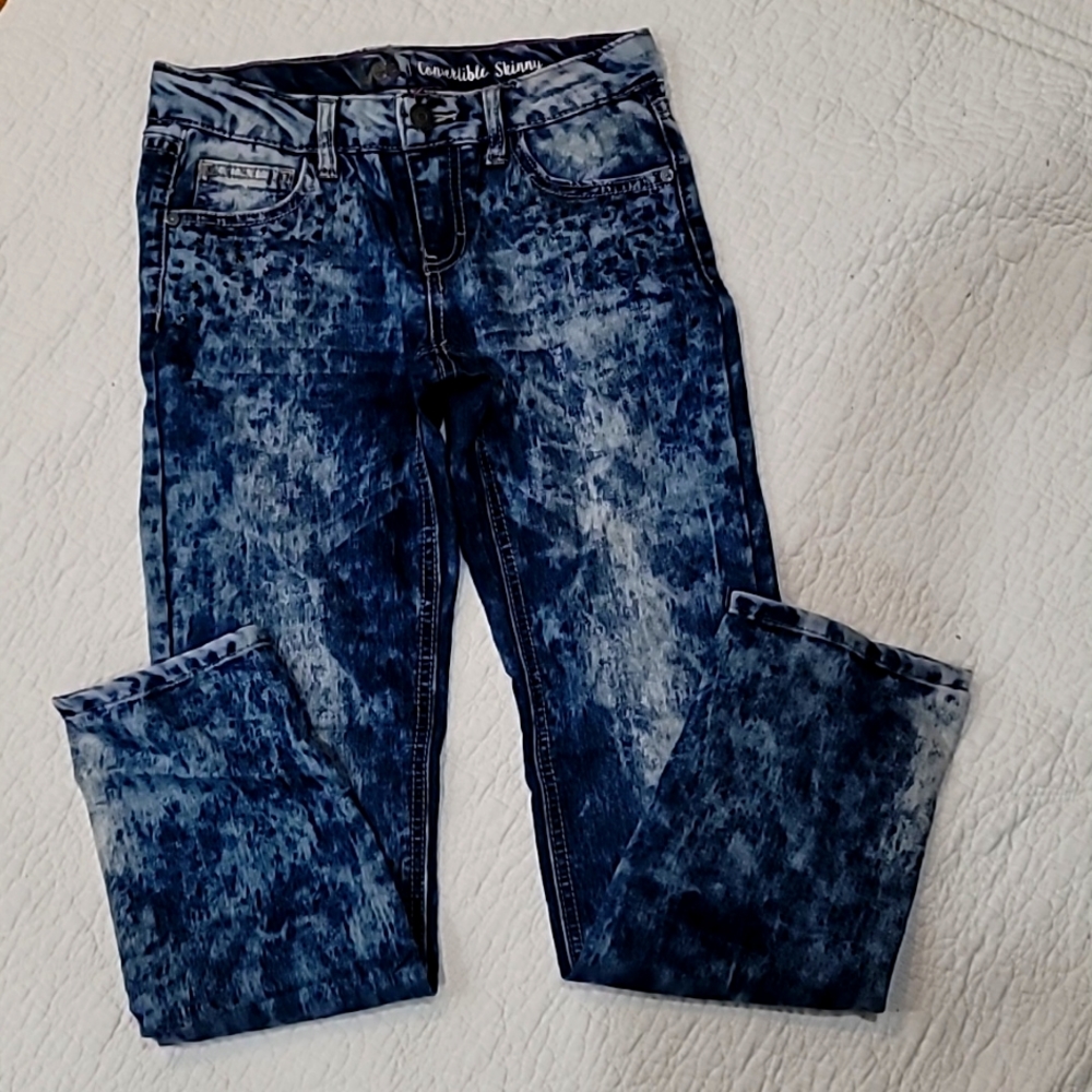 Lee Convertible Skinny Girls Soft Jean in several shades of Blue, Size 10.